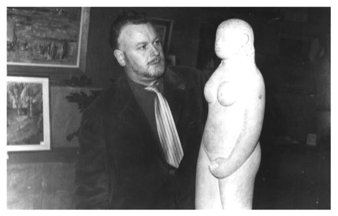 1960 - Roger Aliquot À Hénin-Liétard dans les années 60 dans la salle Fantasio à l'occasion de la préparation d'une exposition